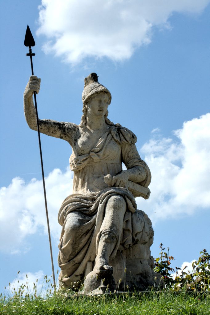 fotografia della statua chiamata Roma Vittoriosa